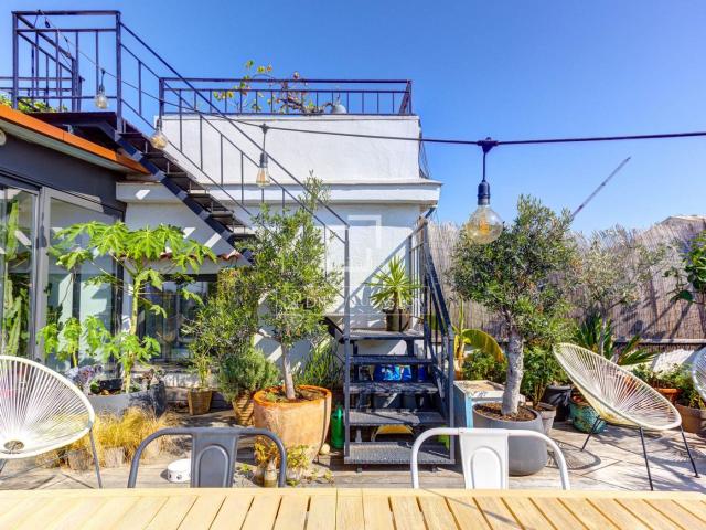 Piso en venta en Barcelona, Provençals del Poblenou. Atico de dos dormitorios con terraza de 107m en Poblenou, Barcelona. Pisos.