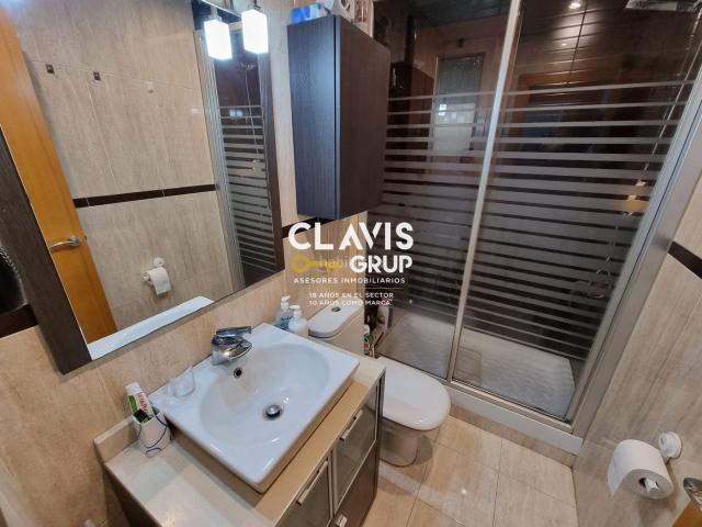 Piso en venta en Barcelona, Prosperitat. 3 DORMITORIOS REFORMADO JTO A VIA JULIA. Pisos.
