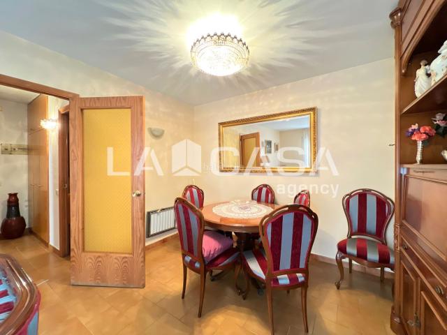 Piso en venta en Barcelona, Prosperitat. Vivienda con Terraza y Excelente Distribución en Prosperitat. Pisos.