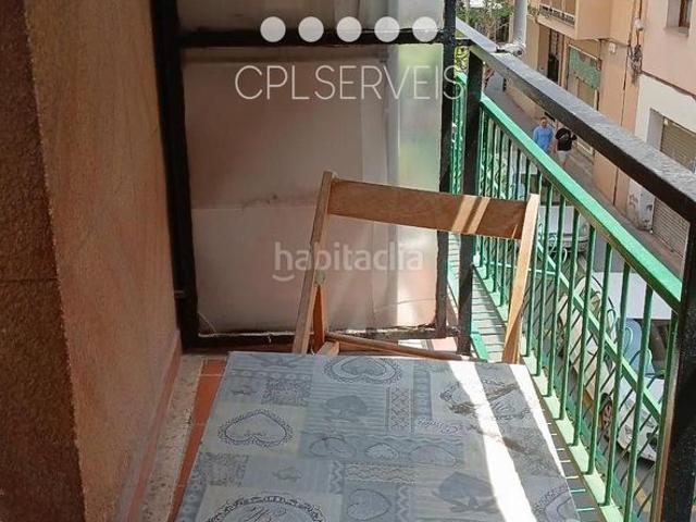 Piso en venta en Barcelona, Prosperitat. Vivienda luminosa de 3 dormitorios con dos balcones junto a Via Júlia. Pisos.