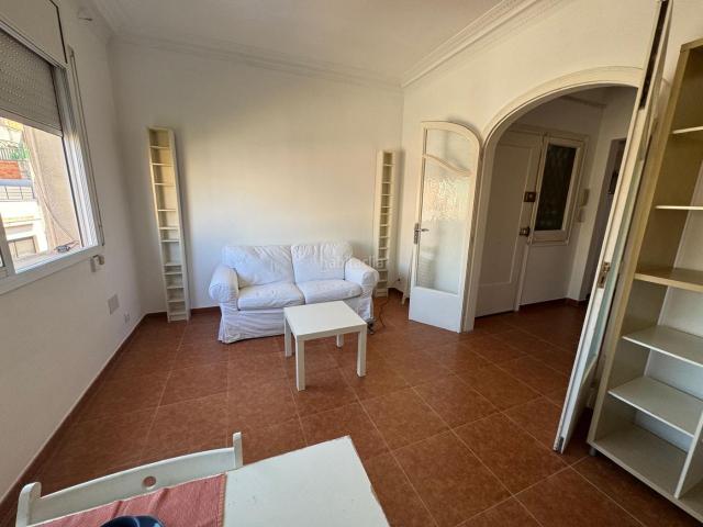 Piso en venta en Barcelona, Prosperitat. Excelente piso de 3 habitaciones. Pisos.