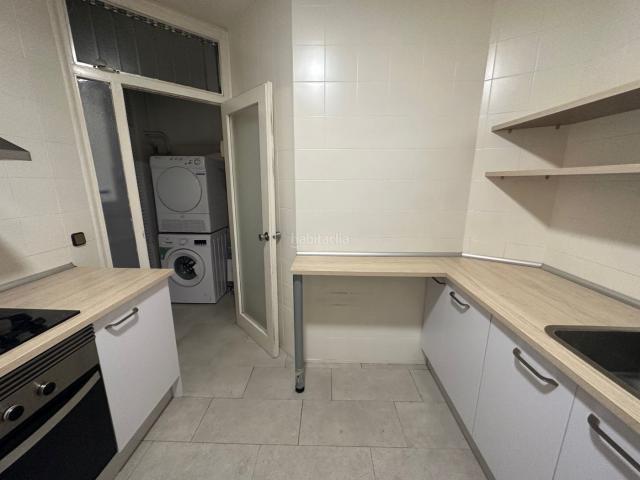 Piso en venta en Barcelona, Putget Farró. Amplia vivienda de 125 m² con cuatro dormitorios y terraza exterior a patio manzana El Putxet i el Farró. Pisos.