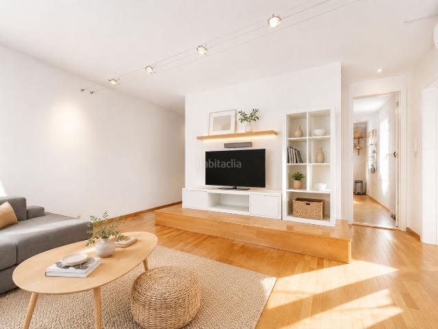 Piso en venta en Barcelona, Putget Farró. Despierta con luz natural y olvídate del ruido de la ciudad. Pisos.
