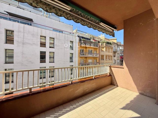 Piso en venta en Barcelona, Putget Farró. ESPECTACULAR PISO EN VENTA EN LA CALLE DELS MADRAZO PLAZA DE PARKING!. Pisos.