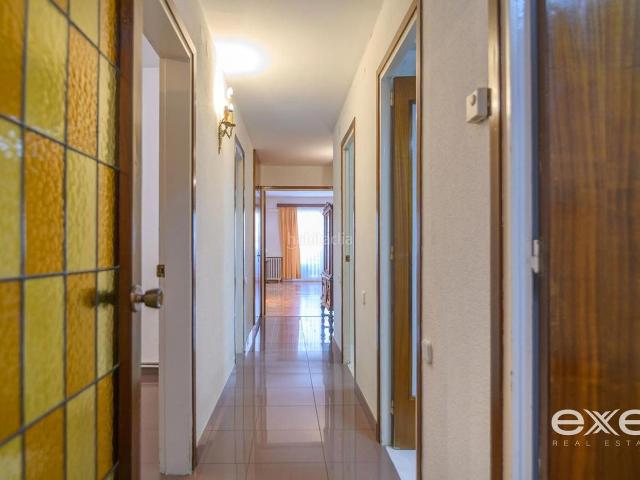 Piso en venta en Barcelona, Putget Farró. Piso de 5 habitaciones con ascensor. Pisos.