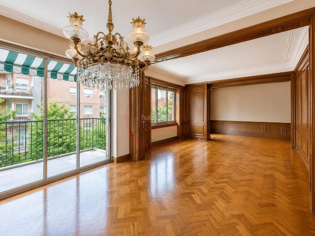 Piso en venta en Barcelona, Putget Farró. PISO SEÑORIAL EN GRACIA CON TERRAZA PARKING. Pisos.