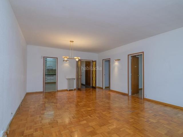 Piso en venta en Barcelona, Putget Farró. Presentamos esta magnífica vivienda situada en una zona residencial consolidada de Barcelona. Pisos.
