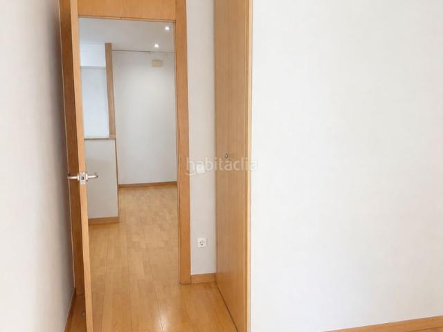 Piso en venta en Barcelona, Raval. ¡UN HOGAR MODERNO EN EL CENTRO DE TODO!. Pisos.