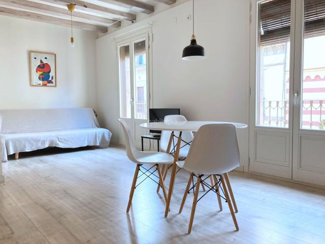 Piso en venta en Barcelona, Raval. Vivienda amueblada en Ciutat Vella, a cinco minutos a pie de las Ramblas y del Gran Teatro del Liceu. Pisos.