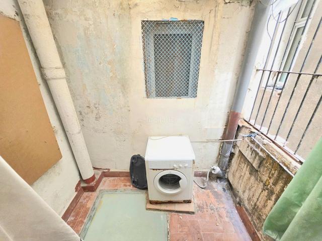 Piso en venta en Barcelona, Raval. VIVIENDA CON CEDULA de habitabilidad y 3 habitaciones de 45m² en solo una 1ª PLANTA REAL, con pequeño patio privado a reformar!. Pisos.