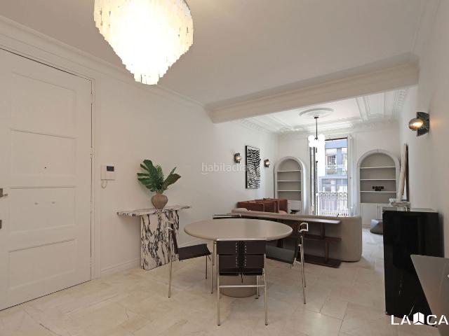 Piso en venta en Barcelona, Raval. balcon dos habitaciones. Pisos.