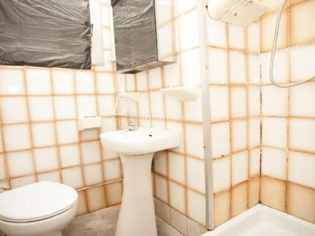 Piso en venta en Barcelona, Raval. Barcelona, Barcelona. EN RENTABILIDAD se vende alquilado, no se puede visitar ni hipotecar. Pisos.