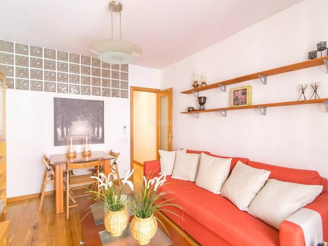 Piso en venta en Barcelona, Raval. Centrico apartamento para entrar a vivir. Pisos.