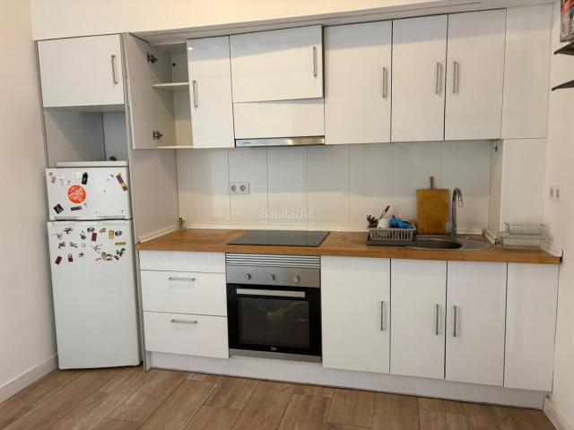 Piso en venta en Barcelona, Raval. Con terraza privada. Pisos.