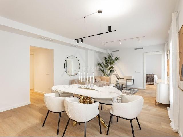 Piso en venta en Barcelona, Raval. El refugio perfecto donde la historia de Barcelona se encuentra con el lujo moderno. Pisos.