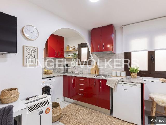 Piso en venta en Barcelona, Raval. Encantador apartamento en el Raval, junto a Plaza Universidad. Pisos.