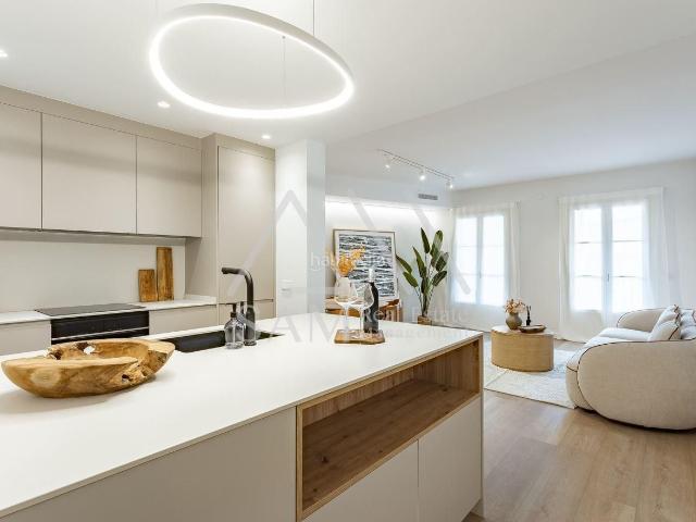 Piso en venta en Barcelona, Raval. Excepcional propiedad a estrenar con piscina comunitaria en Ciutat Vella. Pisos.