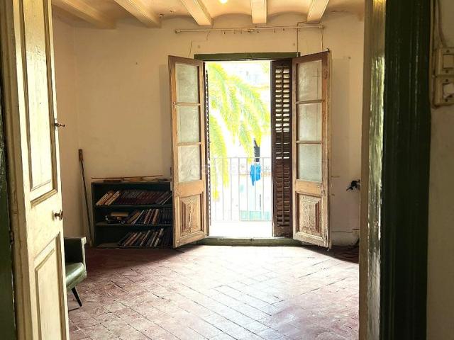 Piso en venta en Barcelona, Raval. FINCA REGIA PARA INVERSIÓN EN BARCELONA. Pisos.