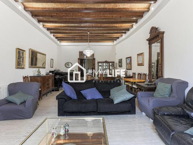 Piso en venta en Barcelona, Raval. Impresionante piso modernista en venta en Las Ramblas de Barcelona. Pisos.