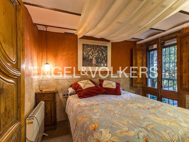 Piso en venta en Barcelona, Raval. Loft Duplex parcialmente reformado en edificio histórico del Raval. Pisos.