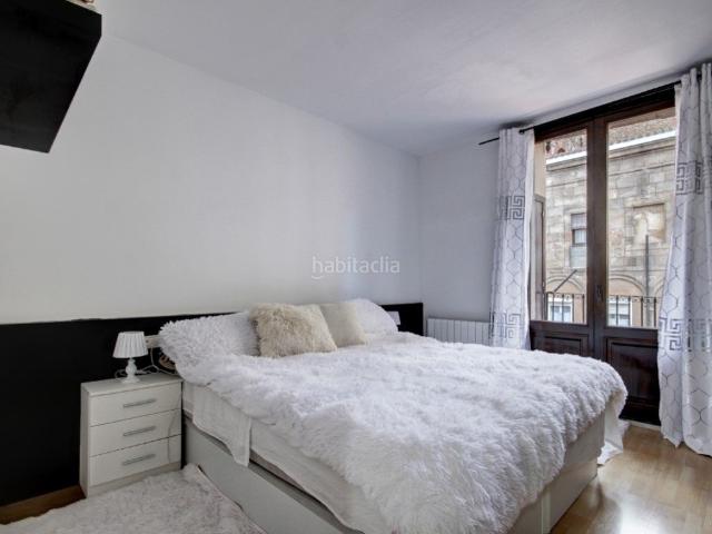 Piso en venta en Barcelona, Raval. Magnifico piso en Ciutat vella con 8 habitaciones Ideal inversores. Pisos.