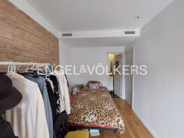 Piso en venta en Barcelona, Raval. Piso alto y funcional a minutos del mar. Pisos.
