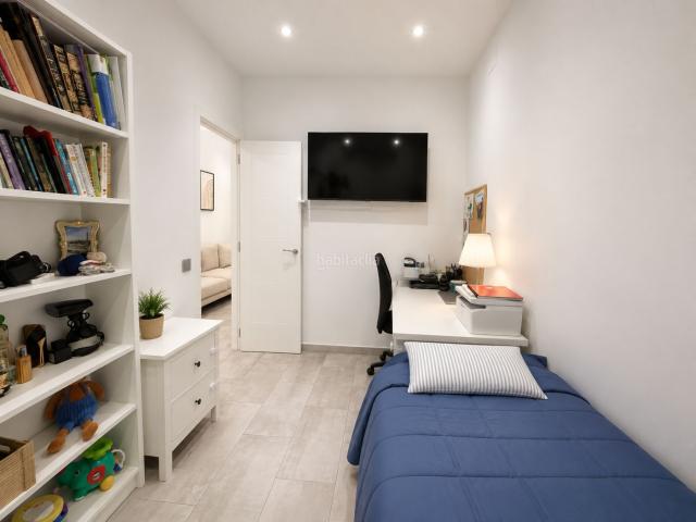 Piso en venta en Barcelona, Raval. PISO CON PATIO Y BALCON. Pisos.