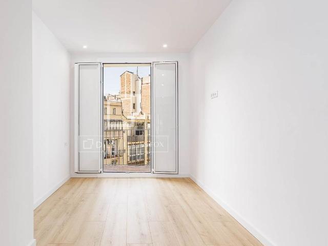 Piso en venta en Barcelona, Raval. Piso en excelentes condiciones de 2 dormitorios en venta en Eixample Izquierdo. Pisos.
