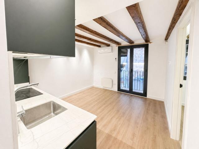 Piso en venta en Barcelona, Raval. Piso en venta en Calle de Sant Vicenç. Pisos.