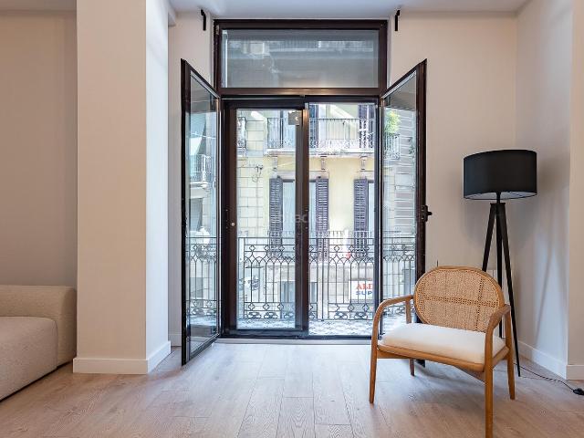 Piso en venta en Barcelona, Raval. Piso recién reformado junto al Liceu de Barcelona. Pisos.