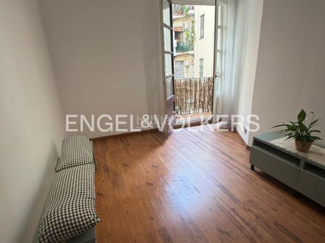 Piso en venta en Barcelona, Raval. Piso reformado con ascensor centro cuidad. Pisos.