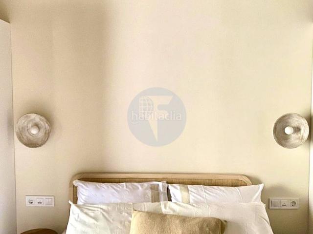 Piso en venta en Barcelona, Raval. Piso reformado con balcón junto al Mercat de Sant Antoni. Pisos.