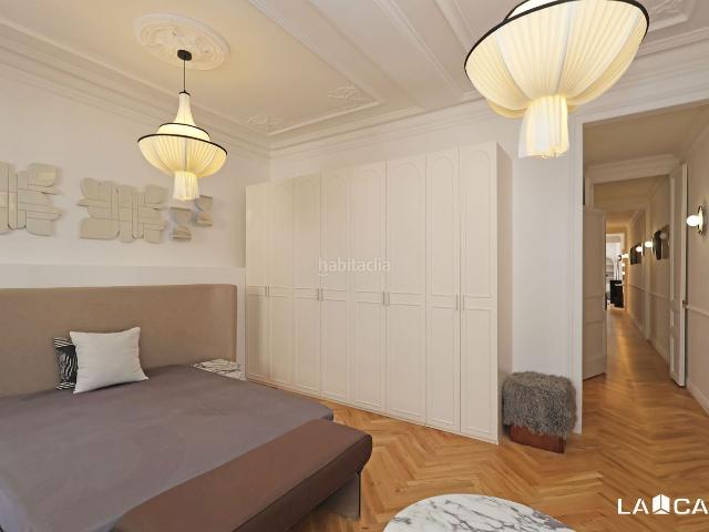 Piso en venta en Barcelona, Raval. Piso reformado de alta calidad junto al metro Universitat y Plaza Catalunya. Pisos.