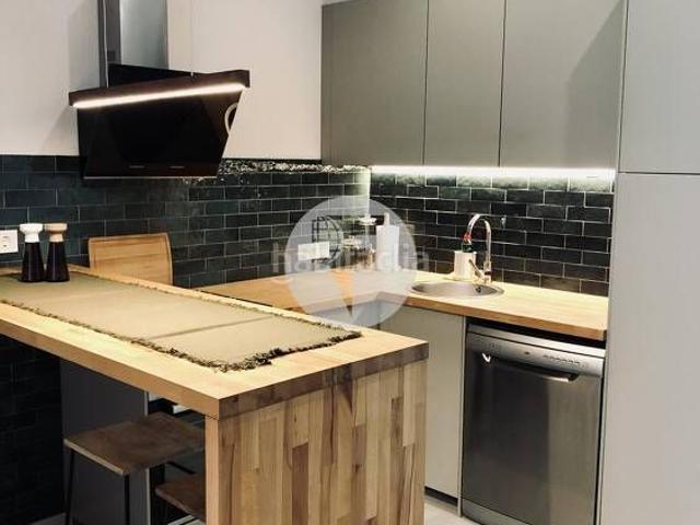 Piso en venta en Barcelona, Raval. Piso reformado en 2023 junto al Mercat de Sant Antoni. Pisos.