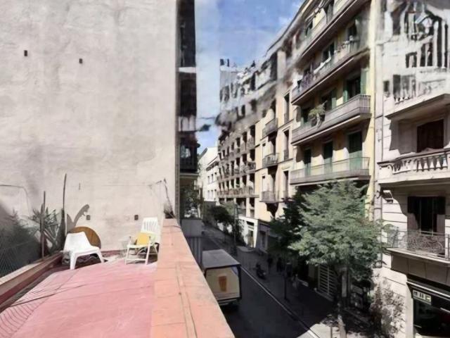 Piso en venta en Barcelona, Raval. Pisos.