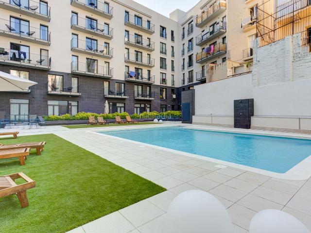 Piso en venta en Barcelona, Raval. Pisos.