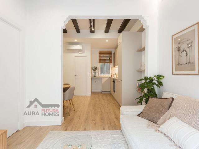 Piso en venta en Barcelona, Raval. Pisos.