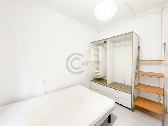 Piso en venta en Barcelona, Raval. Pisos.