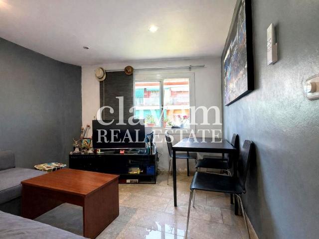 Piso en venta en Barcelona, Roquetes. OPORTUNIDAD INVERSOR. Pisos.