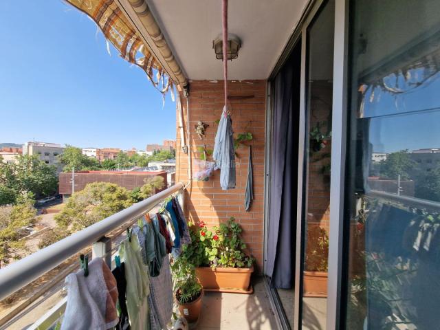 Piso en venta en Barcelona, Roquetes. PISO COMPLETO EN V.P.O. EN EXCELENTE UBICACIÓN Y PRECIO EN VENTA!. Pisos.