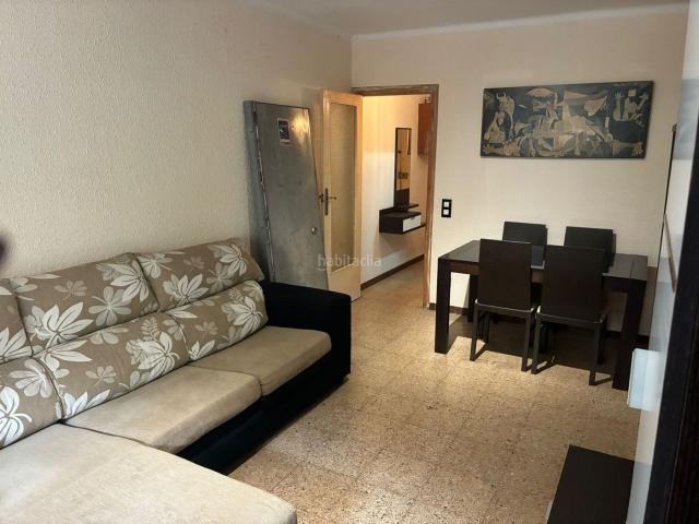 Piso en venta en Barcelona, Roquetes. ? Piso de 4 habitaciones en Roquetas Excelente ubicación junto al Metro L3. Pisos.