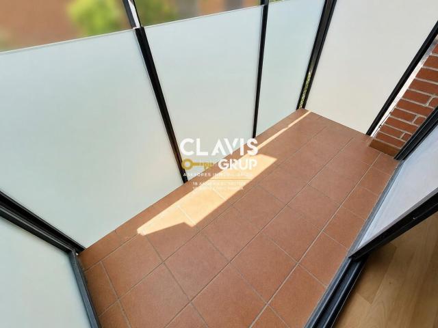 Piso en venta en Barcelona, Roquetes. PISO PARKING TRASTERO. Pisos.