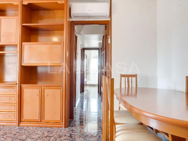 Piso en venta en Barcelona, Sant Martí de Provençals. ASCENSOR TRES HABITACIONES. Pisos.