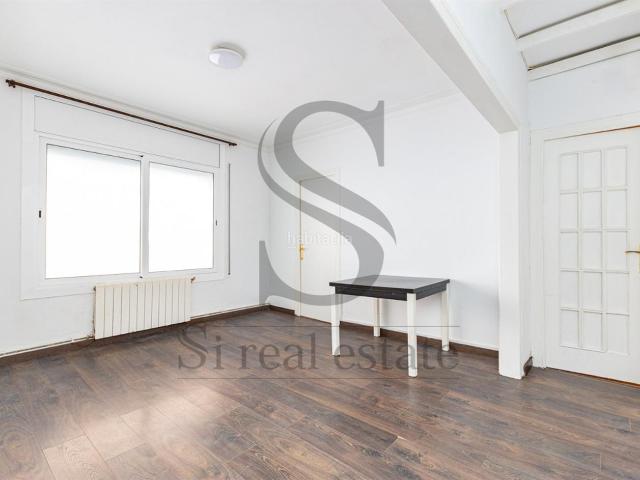 Piso en venta en Barcelona, Sant Martí de Provençals. Gran oportunidad todo exterior muy amplio. Pisos.