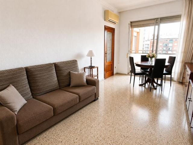 Piso en venta en Barcelona, Sant Andreu de Palomar. MAGNÍFICA VIVIENDA. Pisos.