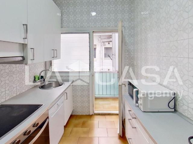 Piso en venta en Barcelona, Sant Andreu de Palomar. Amplio piso de 98 m2 construidos en Sant Andreu!. Pisos.