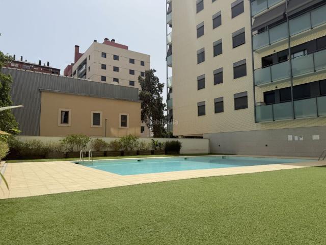 Piso en venta en Barcelona, Sant Andreu de Palomar. Piso con piscina. Pisos.