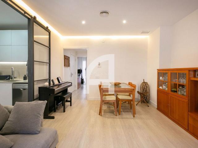 Piso en venta en Barcelona, Sant Andreu de Palomar. PISO REFORMADO CON TERRAZA PRIVADA. Pisos.