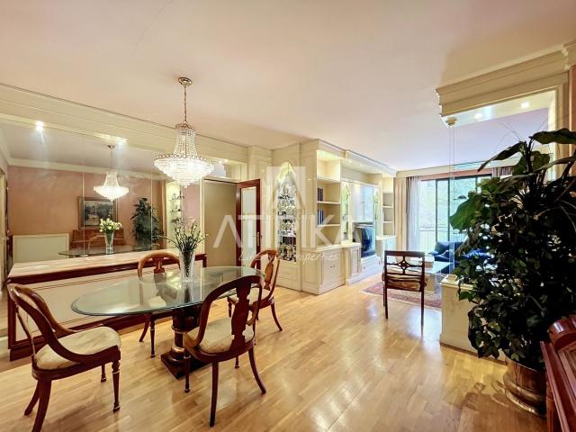 Piso en venta en Barcelona, Sant Antoni. Vivienda de 144m2 en venta con cuatro habitaciones y terraza en Avenida Mistral. Pisos.