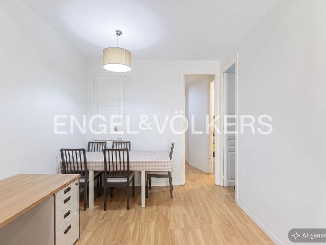 Piso en venta en Barcelona, Sant Antoni. Acogedor piso de 2 habitaciones en Sant Antoni. Pisos.